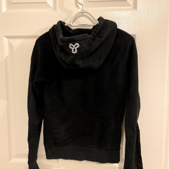 Ladies TNA sweater from Aritzia size XXS fits XS. - Picture 3 of 5